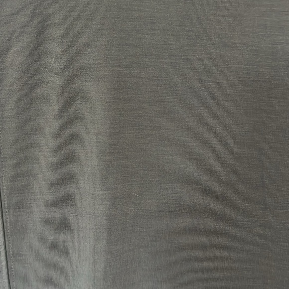 Athleta green tshirt size large - Picture 6 of 6